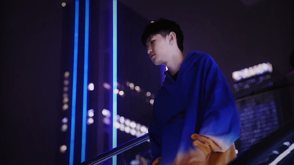 faker 两次放出了他的终极技能！ Bdd ， Fox ，龙， Cuzz ， Monkey ， KT Rolster 回来了，扳回了一局。