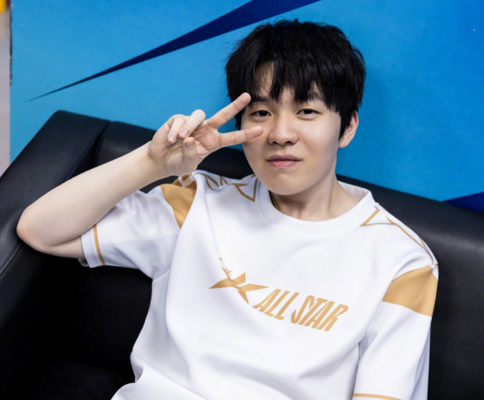 LPL夏季赛W1D3：Angel对位Scout，新人Glfs挑战Tarzan